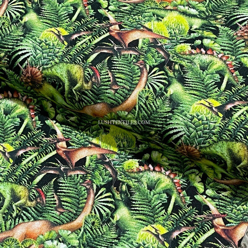 Tissu numérique 100 % coton Dinosaures de la jungle jurassique T-REX Crafty 140 cm de large