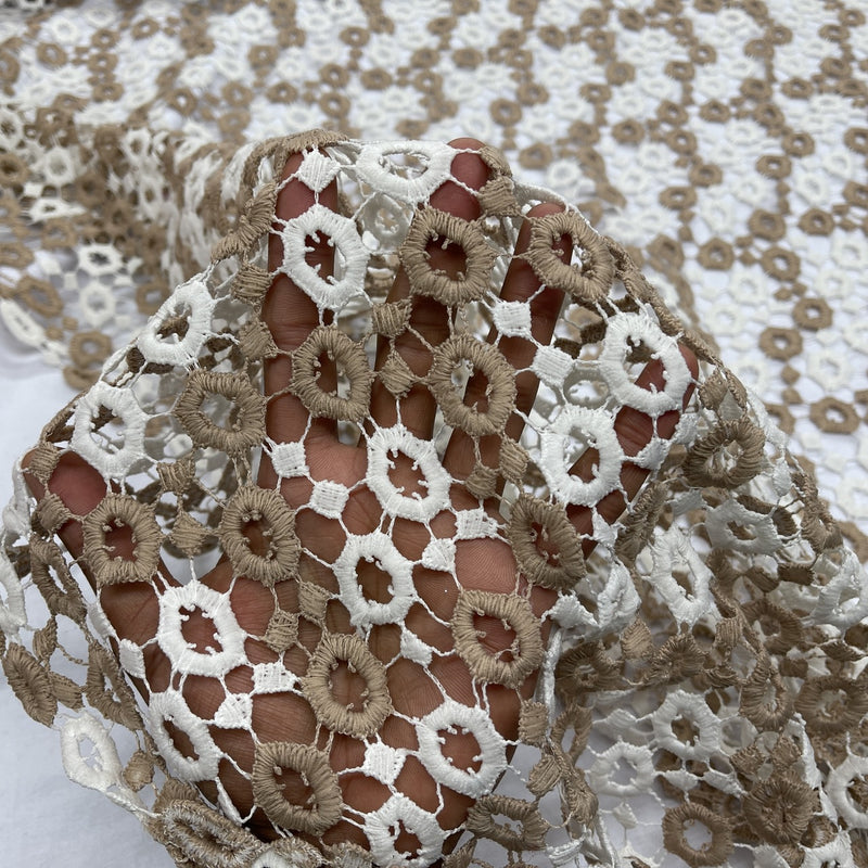 Tissu pour robe à volants en dentelle de Chantilly, marron/blanc