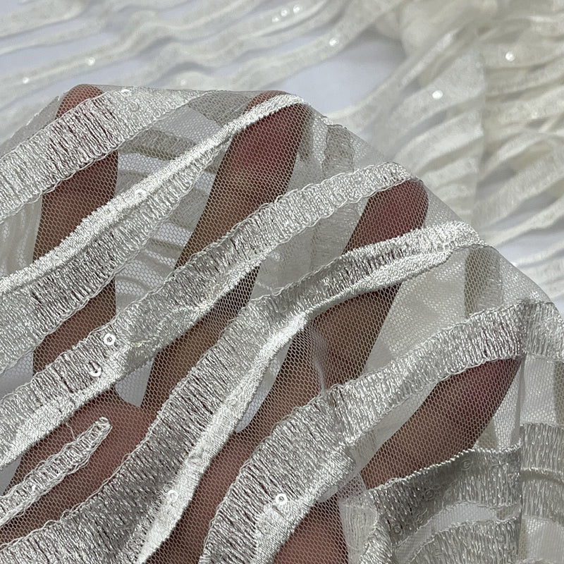 Tissu pour robe en dentelle à sequins et rayures Chantilly, ivoire