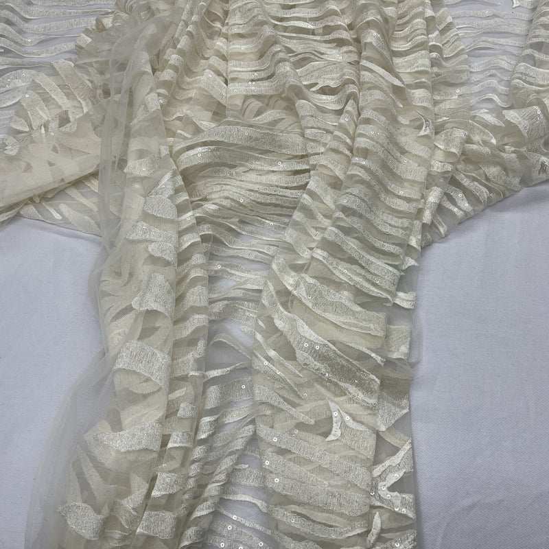 Tissu pour robe en dentelle à sequins et rayures Chantilly, ivoire