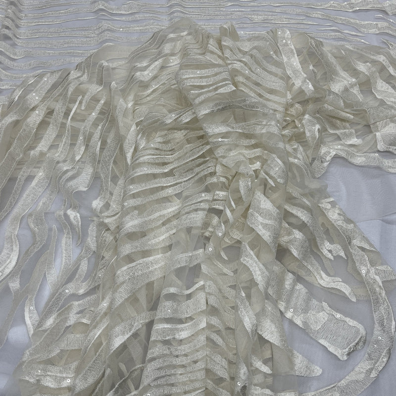 Tissu pour robe en dentelle à sequins et rayures Chantilly, ivoire