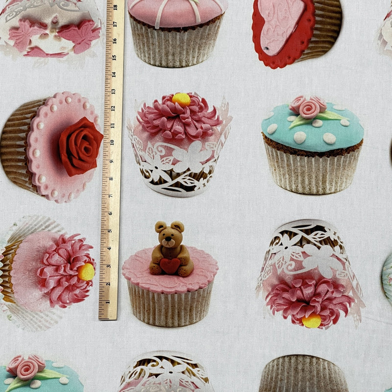 Tissu en coton numérique avec imprimé de Noël Cupcakes