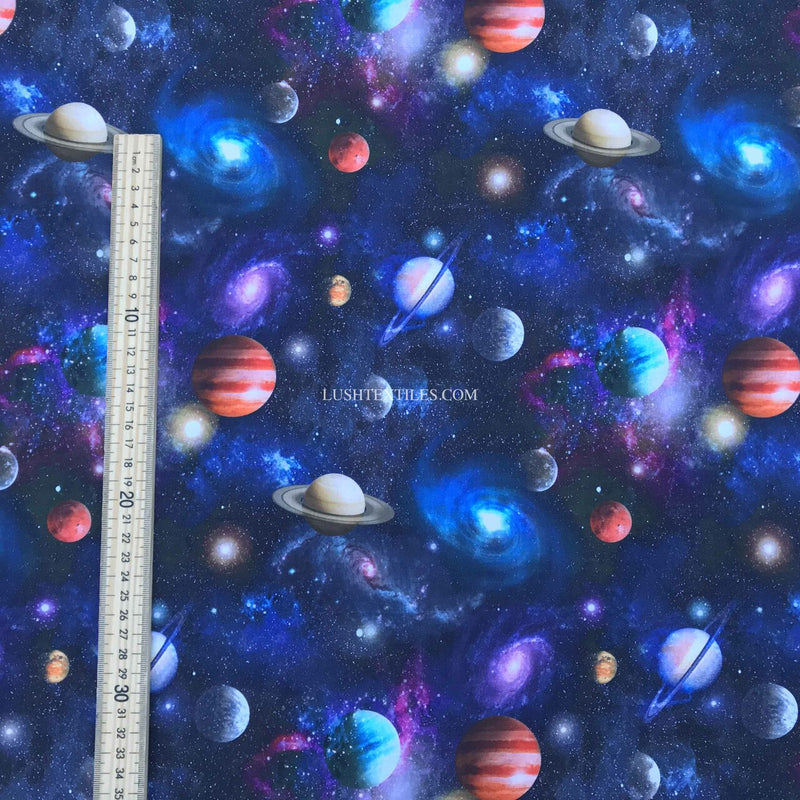 Tissu artisanal en coton numérique Galaxy Space Planets, bleu marine