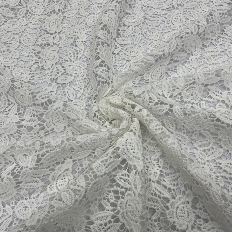 Tissu pour robe en dentelle florale de Chantilly, crème