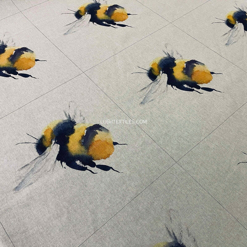 Panneau en tissu GIANT BUMBLE BEES idéal pour la fabrication de coussins et de sacs en coton et lin