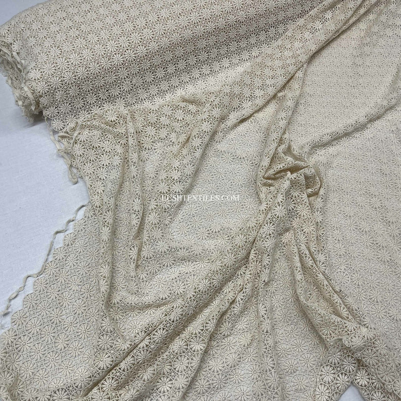 Gisselle Spot Floral Guipure Français Tissu de Dentelle de Venise, Beige